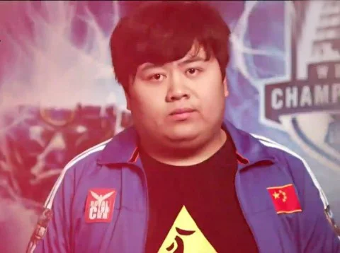 lol皇族_Royal Wh1t3zZ卢本伟_Royal Uzi简自豪