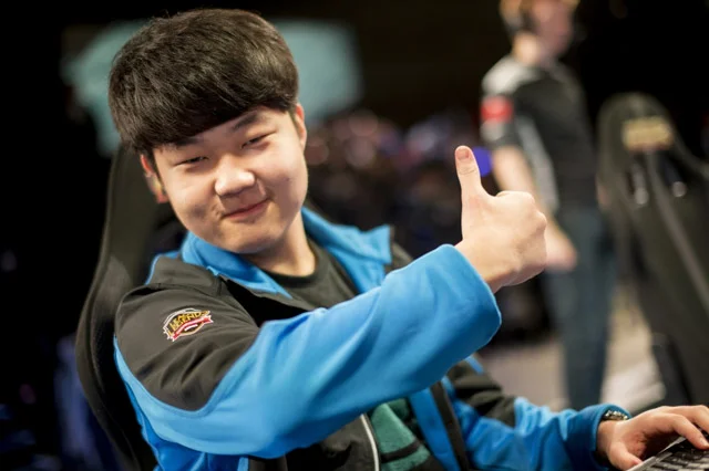 Huni家人LCS第四周比赛_huni_Huni妈妈支持职业选手梦想